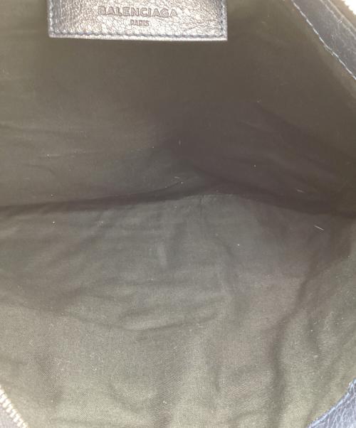 BALENCIAGA（バレンシアガ）BALENCIAGA (バレンシアガ) クラシック クリップ L / クラッチバッグ / 273023 ネイビーの古着・服飾アイテム