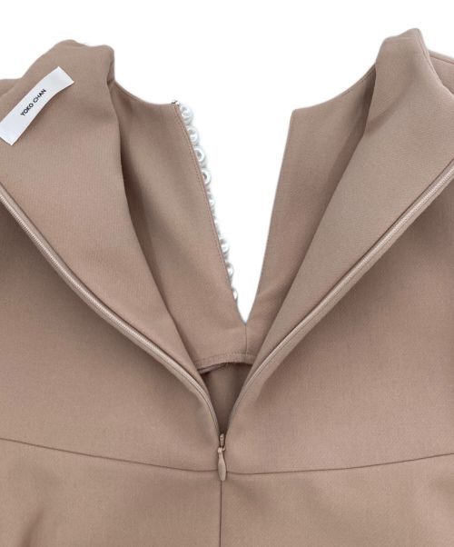 YOKO CHAN（ヨーコチャン）YOKO CHAN (ヨーコチャン) パール スリット ブラウス ベージュ サイズ:40の古着・服飾アイテム