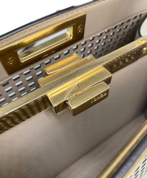 FENDI（フェンディ）FENDI (フェンディ) 2WAYハンドバッグ ピーカブー ミディアム PEEKABOO ISeeU MEDIUM 8BN321  ホワイトの古着・服飾アイテム