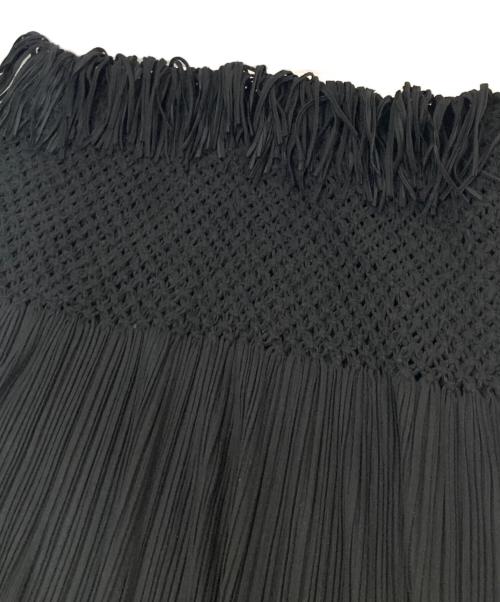 ISSEY MIYAKE（イッセイミヤケ）ISSEY MIYAKE (イッセイミヤケ) プリーツフリンジスカート ブラック サイズ:3の古着・服飾アイテム