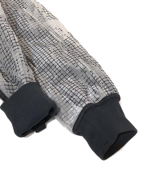 STONE ISLAND（ストーンアイランド）STONE ISLAND (ストーンアイランド) 23SS DISTORTED BOMBER JACKET 3SS SHADOW PROJECT ヒドゥンバッジボンバージャケット 781940713 グレー サイズ:Mの古着・服飾アイテム