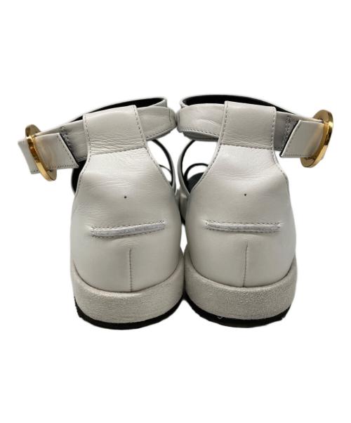 Mame Kurogouchi（マメクロゴウチ）mame kurogouchi (マメクロゴウチ) Curved Line Ankle Strap Sandals ホワイト サイズ:23.5の古着・服飾アイテム