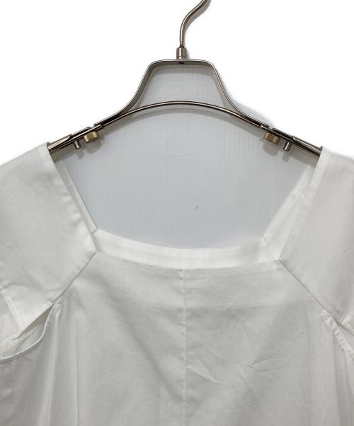 cygne（シーニュ）cygne (シーニュ) ボールスクエアトップス ホワイトの古着・服飾アイテム