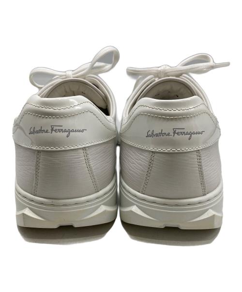 Salvatore Ferragamo（サルヴァトーレ フェラガモ）Salvatore Ferragamo (サルヴァトーレ フェラガモ) CUBE ホワイト サイズ:7Mの古着・服飾アイテム