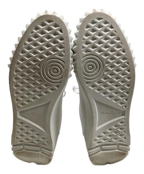 Salvatore Ferragamo（サルヴァトーレ フェラガモ）Salvatore Ferragamo (サルヴァトーレ フェラガモ) CUBE ホワイト サイズ:7Mの古着・服飾アイテム