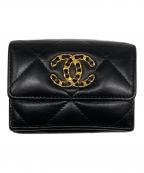 CHANELシャネル）の古着「3つ折り財布」｜ブラック