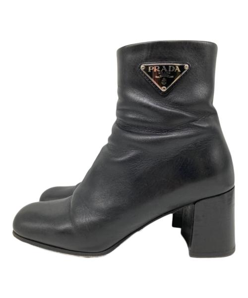 PRADA（プラダ）PRADA (プラダ) トライアングルロゴショートブーツ ロゴプレート スクエア トゥ ショートブーツ ブラック サイズ:36 1/2の古着・服飾アイテム