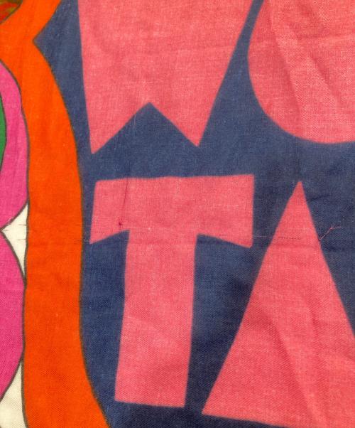 FALIERO SARTI（ファリエロサルティ）FALIERO SARTI (ファリエロサルティ) 総柄大判スカーフ ネイビーの古着・服飾アイテム