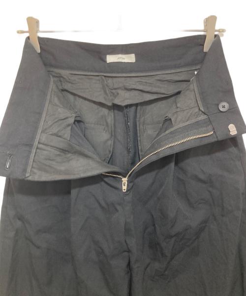 ATON（エイトン）ATON (エイトン) WOOL GABARDINE | テーパードタックパンツ ブラック サイズ:01の古着・服飾アイテム