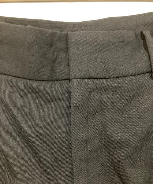 ATON（エイトン）ATON (エイトン) WOOL GABARDINE | テーパードタックパンツ ブラック サイズ:01の古着・服飾アイテム
