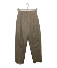 ATON（エイトン）の古着「WOOL GABARDINE | テーパードタックパンツ」｜ベージュ