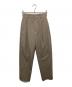 ATON（エイトン）の古着「WOOL GABARDINE | テーパードタックパンツ」｜ベージュ