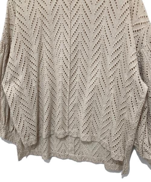 CLANE（クラネ）CLANE (クラネ) カットエンブロイダリートップ ベージュ サイズ:2の古着・服飾アイテム