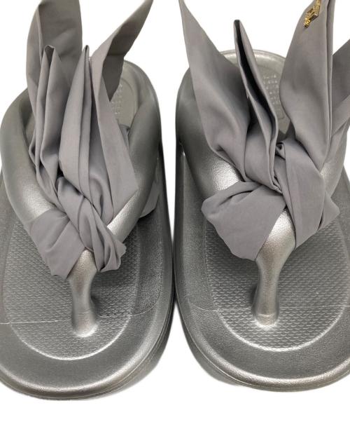 TAW&TOE（トーアンドトー）TAW＆TOE (トーアンドトー) FRAY ID (フレイ アイディー) リカバリーサンダル グレー サイズ:Mの古着・服飾アイテム