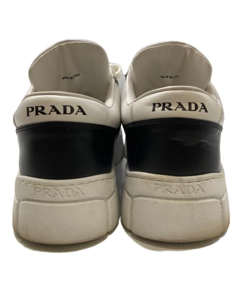 PRADA（プラダ）PRADA (プラダ) プラダ トライアングルロゴ レザー スニーカー ホワイト サイズ:8の古着・服飾アイテム