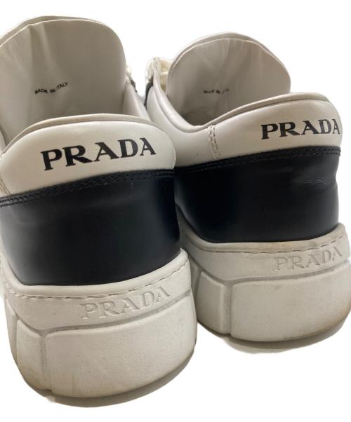 PRADA（プラダ）PRADA (プラダ) プラダ トライアングルロゴ レザー スニーカー ホワイト サイズ:8の古着・服飾アイテム