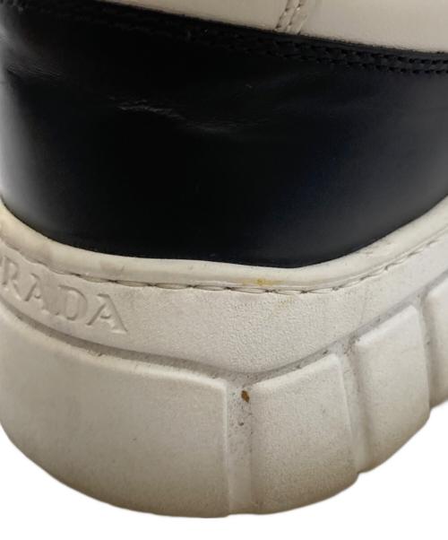 PRADA（プラダ）PRADA (プラダ) プラダ トライアングルロゴ レザー スニーカー ホワイト サイズ:8の古着・服飾アイテム