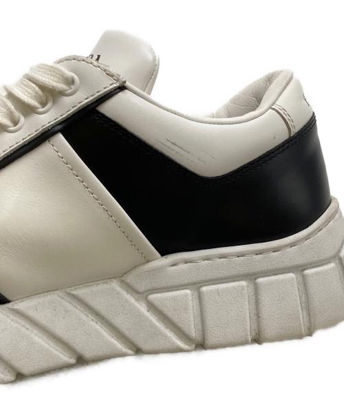 PRADA（プラダ）PRADA (プラダ) プラダ トライアングルロゴ レザー スニーカー ホワイト サイズ:8の古着・服飾アイテム