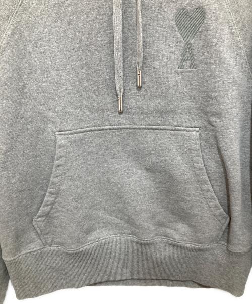 AMI Alexandre Mattiussi（アミアレクサンドルマテュッシ）AMI Alexandre Mattiussi (アミアレクサンドルマテュッシ) ハートロゴパーカー　FOODIE　USW202.747 グレー サイズ:Sの古着・服飾アイテム