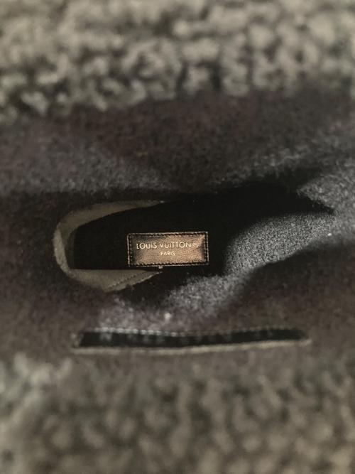 LOUIS VUITTON（ルイ ヴィトン）LOUIS VUITTON (ルイ ヴィトン) SNOWDROP FLAT ANKLE BOOT スノードロップライン アンクルブーツ LVロゴ ムートンブーツ TC0251 ブラック サイズ:SIZE 371/2の古着・服飾アイテム