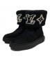 LOUIS VUITTON（ルイ ヴィトン）の古着「SNOWDROP FLAT ANKLE BOOT スノードロップライン アンクルブーツ LVロゴ ムートンブーツ TC0251」｜ブラック
