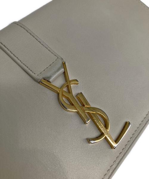 Yves Saint Laurent（イヴサンローラン）Yves Saint Laurent (イヴサンローラン) カサンドラYSLラージフラップウォレット アイボリーの古着・服飾アイテム