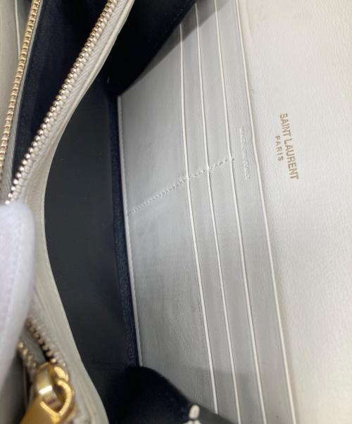 Yves Saint Laurent（イヴサンローラン）Yves Saint Laurent (イヴサンローラン) カサンドラYSLラージフラップウォレット アイボリーの古着・服飾アイテム