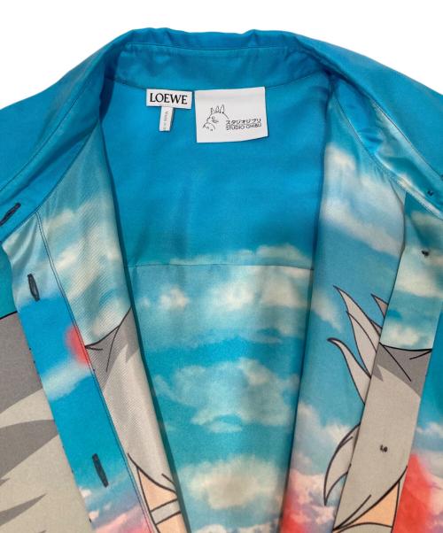 LOEWE（ロエベ）LOEWE (ロエベ) スタジオジブリ (スタジオジブリ) ロエベ x ハウルの動く城 ハウルの動く城 ソフィーとカルシファー 長袖シャツ SB44Y06X04 ブルー サイズ:36の古着・服飾アイテム