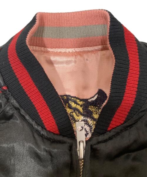 Yuko Higuchi（ユウコ ヒグチ）Yuko Higuchi (ユウコ ヒグチ) リバーシブルスカジャン ギュスターヴ&花寅 GUSTAVE ボリス雑貨店 ブラック サイズ:Mの古着・服飾アイテム