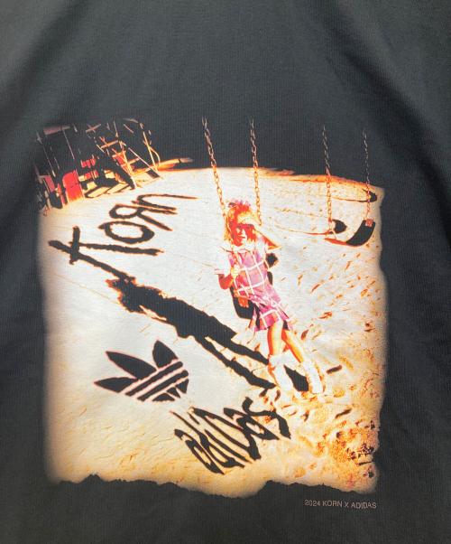 adidas（アディダス）adidas (アディダス) KORN (コーン) アルバムフォト レイヤード ロンT ブラック サイズ:XLの古着・服飾アイテム