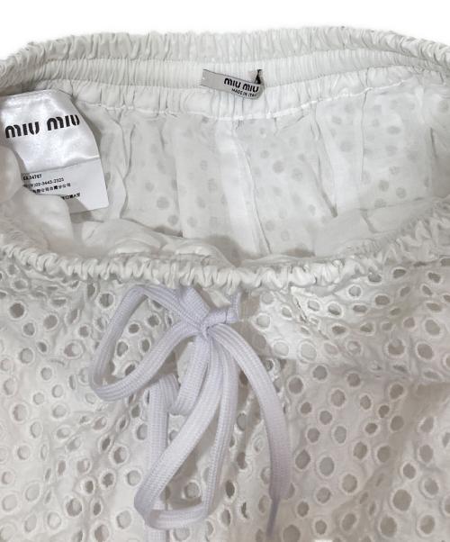 MIU MIU（ミュウミュウ）MIU MIU (ミュウミュウ) ロゴパッチルーズフィットポプリンショーツ ホワイト サイズ:38の古着・服飾アイテム