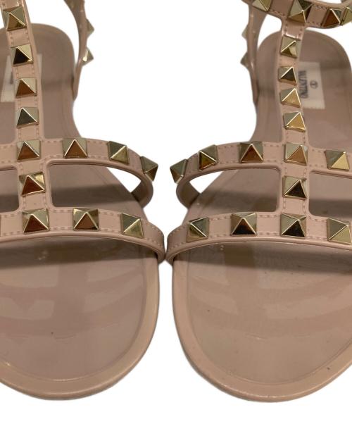 VALENTINO GARAVANI（ヴァレンティノ・ガラヴァーニ）VALENTINO GARAVANI (ヴァレンティノ・ガラヴァーニ) スタッズラバーサンダル ベージュ サイズ:37の古着・服飾アイテム