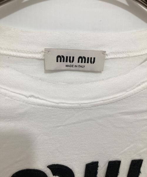 MIU MIU（ミュウミュウ）MIU MIU (ミュウミュウ) クロップドロゴTシャツ　MJN445 S231 12LZ ホワイト サイズ:Sの古着・服飾アイテム
