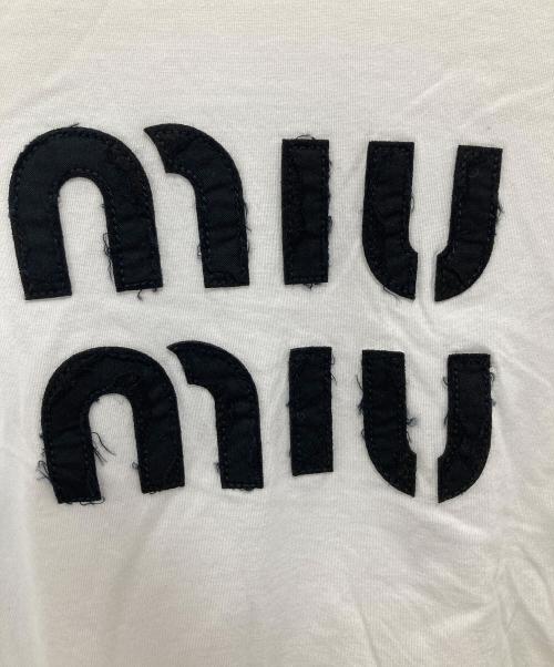 MIU MIU（ミュウミュウ）MIU MIU (ミュウミュウ) クロップドロゴTシャツ　MJN445 S231 12LZ ホワイト サイズ:Sの古着・服飾アイテム