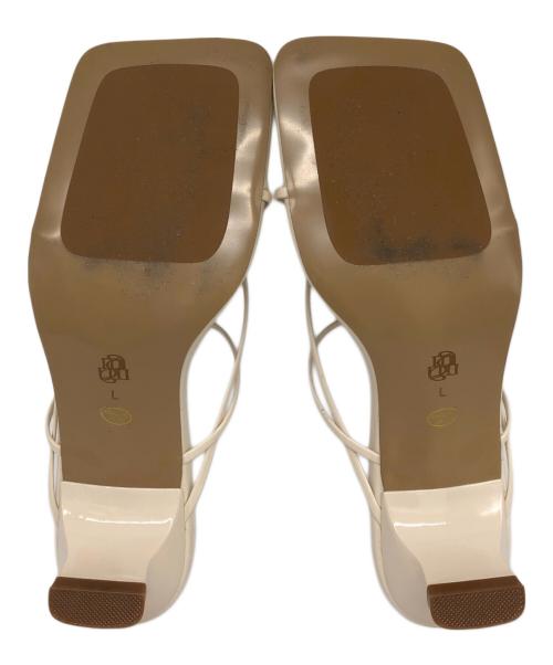 Ameri（アメリ）AMERI (アメリ) MEDI ENAMEL STRAP THONG SANDALS ベージュ サイズ:Lの古着・服飾アイテム