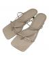 AMERI（アメリ）の古着「MEDI ENAMEL STRAP THONG SANDALS」｜ベージュ