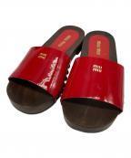 MIU MIUミュウミュウ）の古着「パテントレザー クロッグ」｜ブラウン×レッド