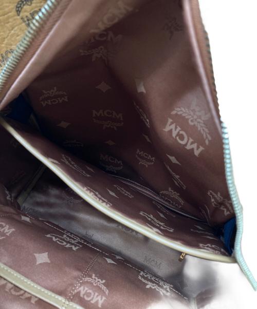 MCM（エムシーエム）MCM (エムシーエム) スタッズリュック ブラウンの古着・服飾アイテム