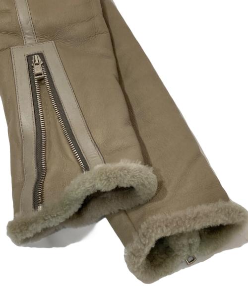 AKM（エーケーエム）AKM (エーケーエム) B-3 ムートンジャケット INPELSA MERINO MOUTON B-3 FLIGHT JACKET B130 アイボリー サイズ:Mの古着・服飾アイテム