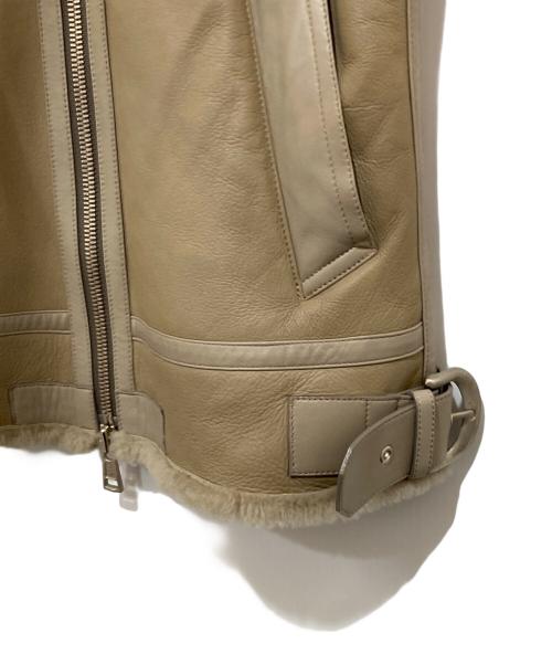 AKM（エーケーエム）AKM (エーケーエム) B-3 ムートンジャケット INPELSA MERINO MOUTON B-3 FLIGHT JACKET B130 アイボリー サイズ:Mの古着・服飾アイテム