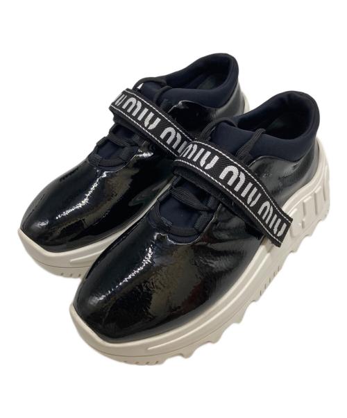 MIU MIU（ミュウミュウ）MIU MIU (ミュウミュウ) ロゴベルト厚底スニーカー ブラック サイズ:38の古着・服飾アイテム