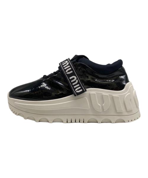 MIU MIU（ミュウミュウ）MIU MIU (ミュウミュウ) ロゴベルト厚底スニーカー ブラック サイズ:38の古着・服飾アイテム