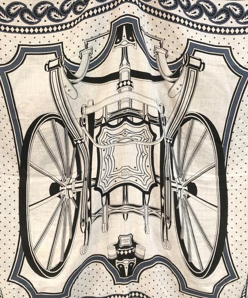 HERMES（エルメス）HERMES (エルメス) Les Roues de Phaeton 四輪馬車の車輪 バンダナ カレ140 グレーの古着・服飾アイテム