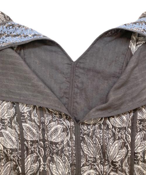 ne quittez pas（ヌキテパ）ne quittez pas (ヌキテパ) コットンルレックスチューリッププリントヨーク刺繍ドレス グレー サイズ:Mの古着・服飾アイテム