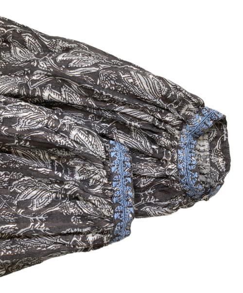 ne quittez pas（ヌキテパ）ne quittez pas (ヌキテパ) コットンルレックスチューリッププリントヨーク刺繍ドレス グレー サイズ:Mの古着・服飾アイテム