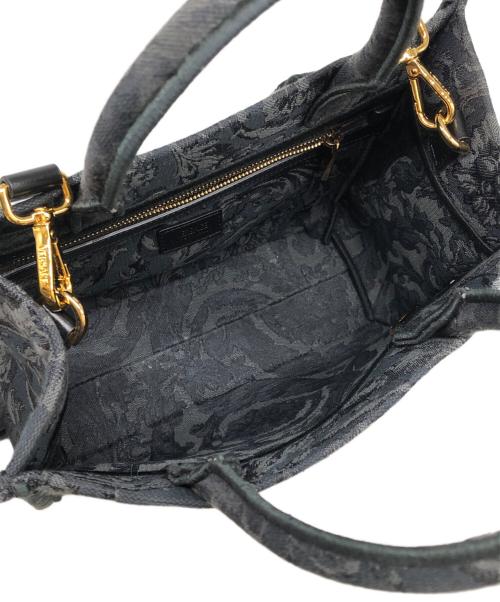 VERSACE（ヴェルサーチェ）VERSACE (ヴェルサーチェ) バロッコ アテナ スモール トートバッグ　1011564 グレーの古着・服飾アイテム