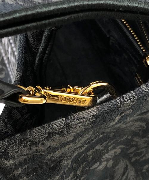 VERSACE（ヴェルサーチェ）VERSACE (ヴェルサーチェ) バロッコ アテナ スモール トートバッグ　1011564 グレーの古着・服飾アイテム