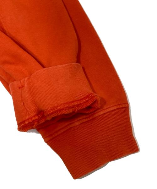 STONE ISLAND（ストーンアイランド）STONE ISLAND (ストーンアイランド) Garment Dyed Sweatshirt(ガーメントダイスウェットシャツ)　アイコンパッチクルーネックスウェット　791562420 V0037 オレンジ サイズ:XLの古着・服飾アイテム