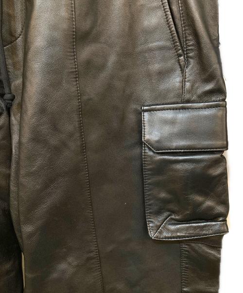 KITH（キス）KITH (キス) Sennet Cargo Pants Cypress（セネットカーゴパンツサイプレス）/ レザーカーゴパンツ　KHM060468 ブラック サイズ:Lの古着・服飾アイテム