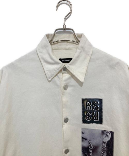 RAF SIMONS（ラフシモンズ）RAF SIMONS (ラフシモンズ) BIG FIT DENIM SHIRT with TWO PATCHE（ビッグフィットシャツ）/ オーバーサイズドシャツ　191-248 ホワイト サイズ:Sの古着・服飾アイテム